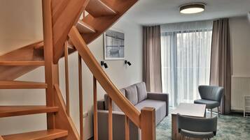 Deluxe Apartment | Living area | 43-inch flat-screen TV with cable channels, TV