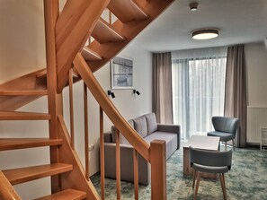 Deluxe Apartment | Living area | 43-inch flat-screen TV with cable channels, TV