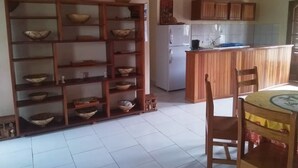 Comfort House, Multiple Beds, Non Smoking, Garden View | Private kitchen | Coffee/tea maker, fridge, microwave, oven - Vince House (Kribi)