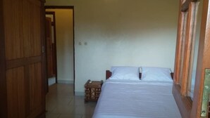 Comfort House, Multiple Beds, Non Smoking, Garden View | 3 bedrooms, iron/ironing board, bed sheets - Vince House (Kribi)