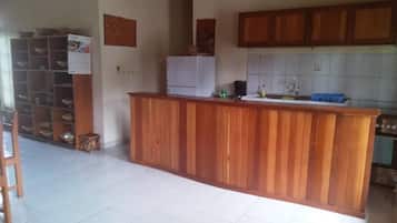 Comfort House, Multiple Beds, Non Smoking, Garden View | Private kitchen | Fridge, microwave, oven, stovetop