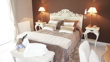 Elite Double Room, 1 Queen Bed, Non Smoking | Minibar, individually decorated, individually furnished, desk