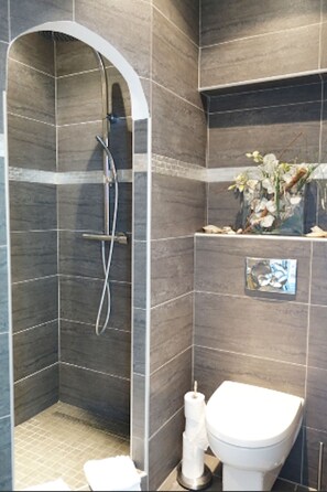 Comfort Double Room, 1 Queen Bed, Non Smoking | Bathroom | Free toiletries, hair dryer, bathrobes, towels - Chez Virginie (Porto-Vecchio)