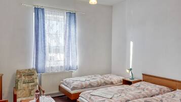 Classic Triple Room, Multiple Beds, Non Smoking | Desk, blackout drapes, rollaway beds, free WiFi