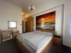 Desk, blackout drapes, rollaway beds, free WiFi - Hotel Alf (Borovany)