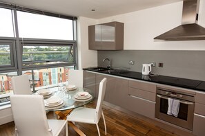 Apartment, Private Bathroom (Three Bedroom) | Private kitchen