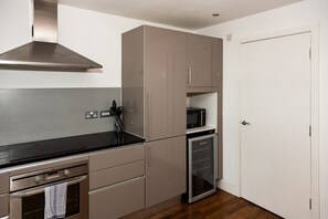 Apartment, Private Bathroom (Three Bedroom) | Private kitchen - AA Lets City Road (Newcastle-upon-Tyne)