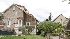 Unclassified image, 4 of 39, button - Le Colombier (Neuilly-Plaisance)
