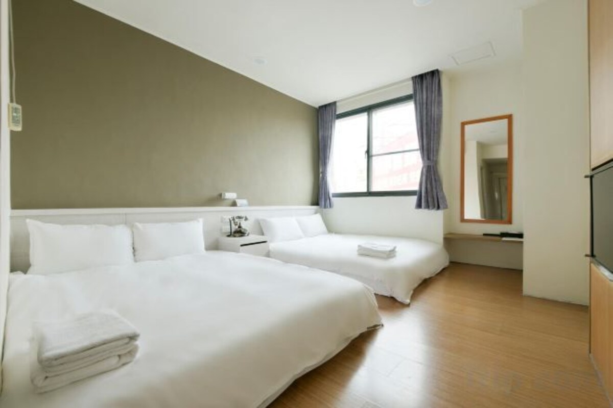 Deluxe Quadruple room