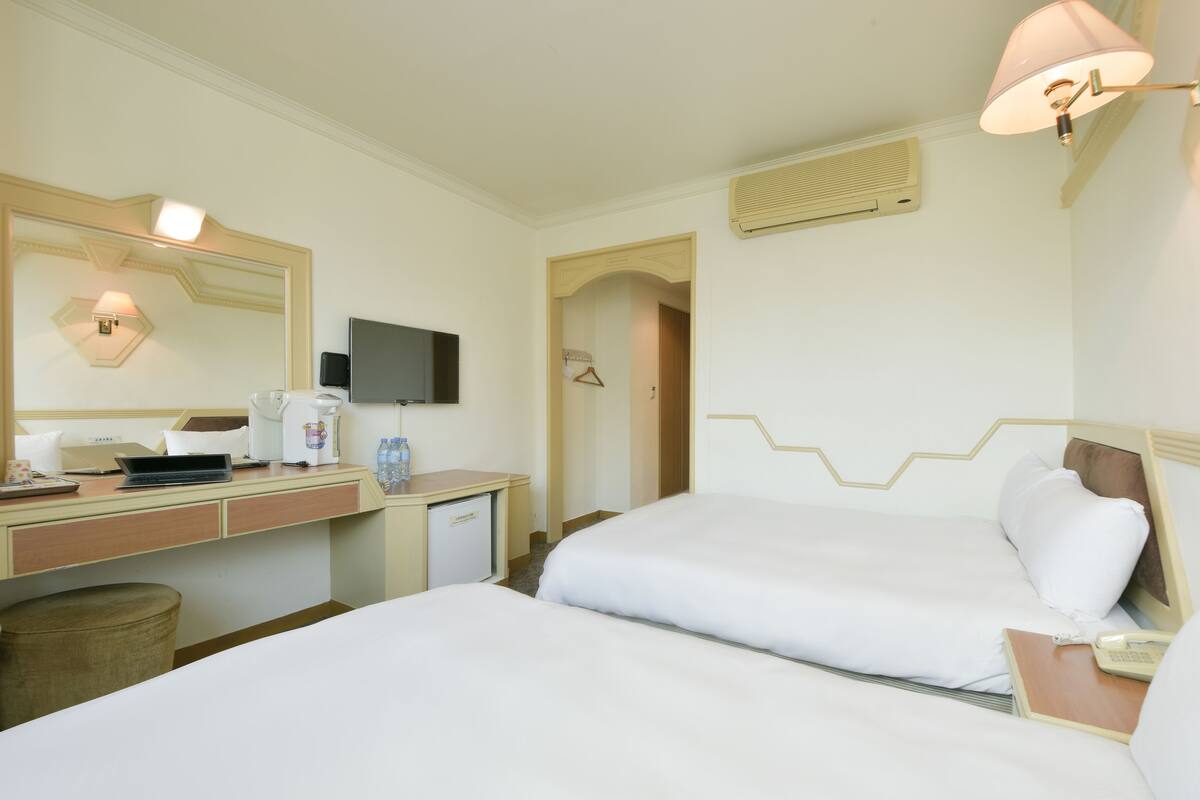 Superior Quadruple Room, 2 Double Beds, Non Smoking | Desk, blackout drapes, soundproofing, WiFi (free)