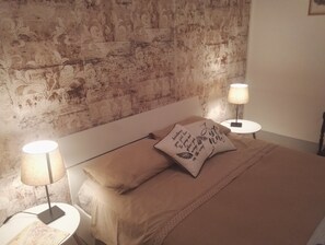 Deluxe Double Room, Shared Bathroom | Hypo-allergenic bedding, individually decorated, individually furnished - Camere Mazzini 49 (Sansepolcro)