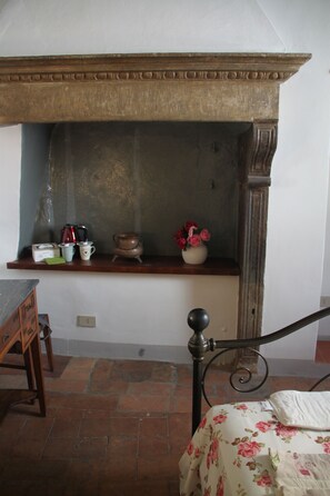 Double Room, Shared Bathroom | Hypo-allergenic bedding, individually decorated, individually furnished - Camere Mazzini 49 (Sansepolcro)