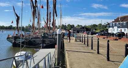 Jolly Sailor- Fish on the Quay