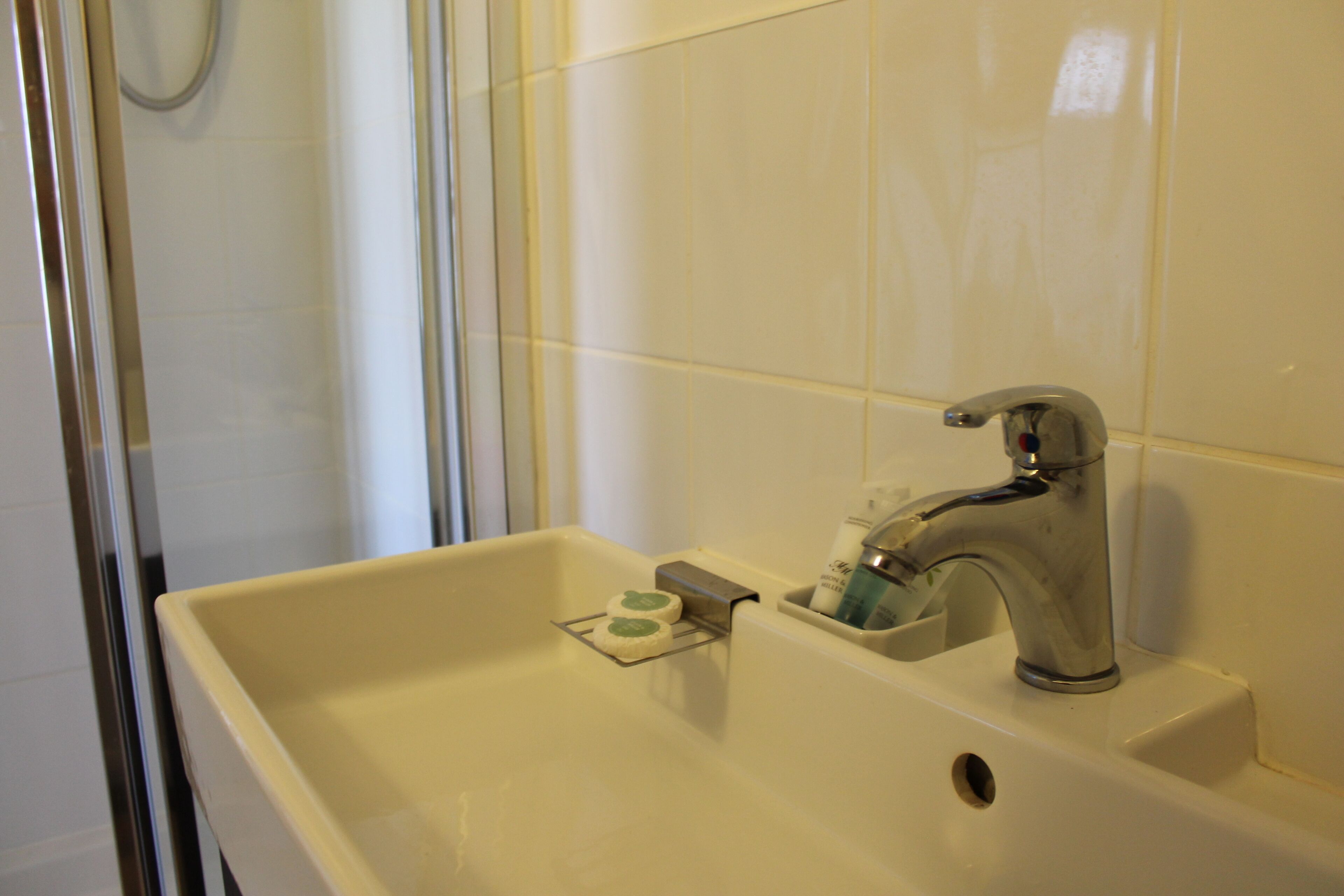 Kahden hengen superior-huone, oma kylpyhuone | Kylpyhuone | Hiustenkuivaaja