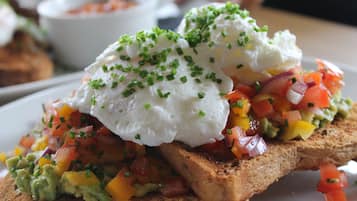 Petit déjeuner préparé sur commande servi tous les jours en supplément