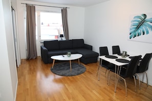 Studio (Large) | Living area | Smart TV