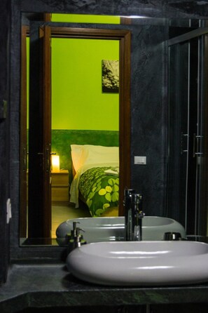 Dusch, regndusch, hårtork och bidé