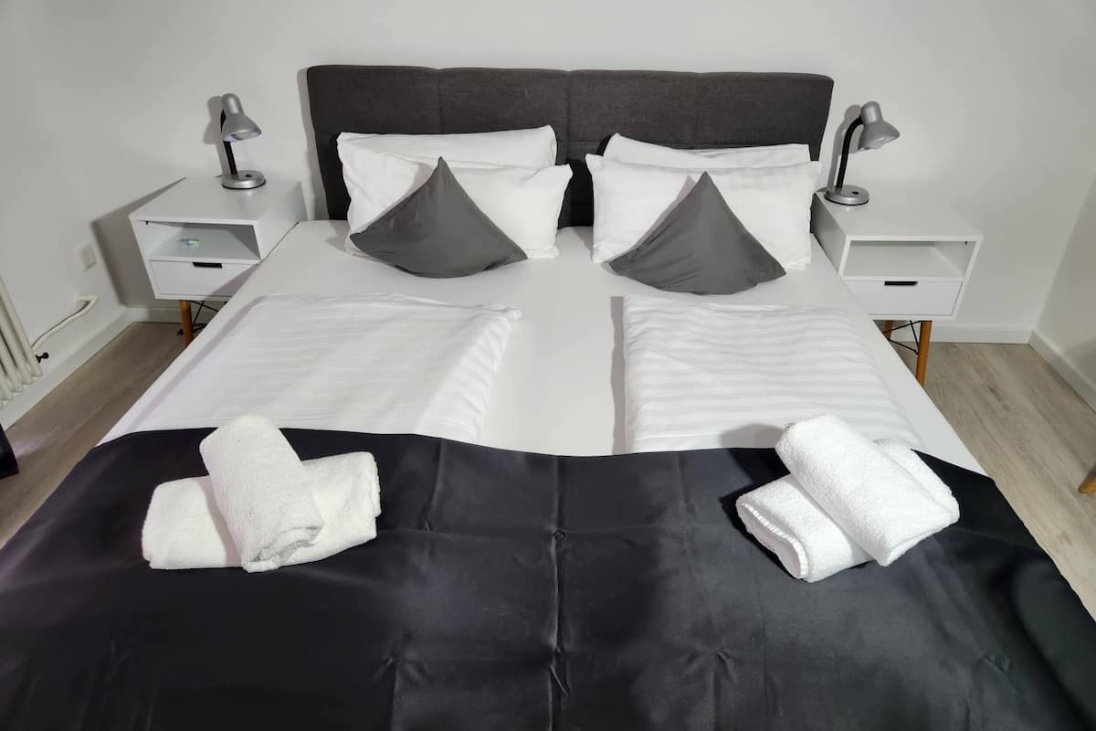 Economy Double or Twin Room, Private Bathroom | 1 bilik tidur