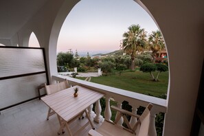 Estudio Deluxe | Vistas al jardín