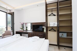 In-room safe, blackout drapes, free WiFi, bed sheets - Boutique Hotel Arka (Budva)