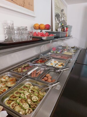 Daily buffet breakfast for a fee - Boutique Hotel Arka (Budva)
