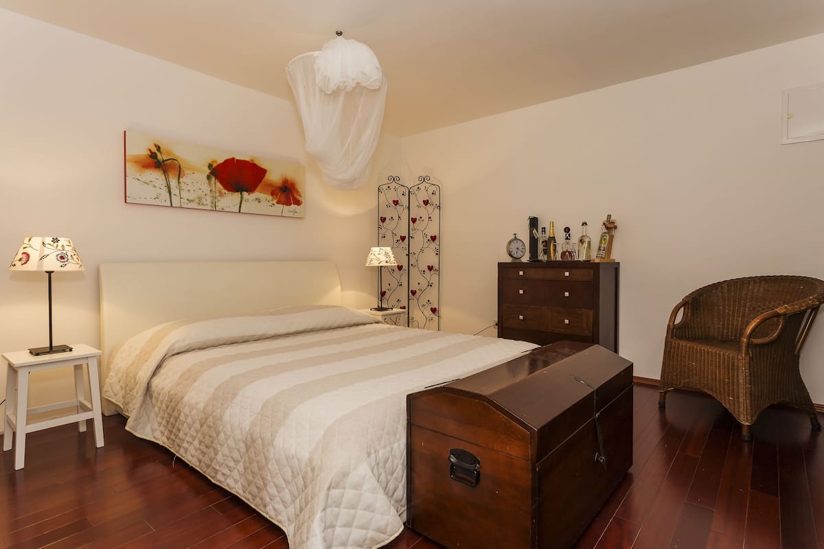 Junior-Apartment, 1 Queen-Bett, Nichtraucher, Gartenblick | Schallisolierte Zimmer, Bügeleisen/Bügelbrett, kostenlose Babybetten
