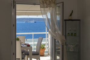 Panoramic Apartment, 2 Queen Beds, Non Smoking | Living room | Flat-screen TV - Villa Lola (Okrug)