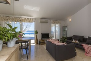 Flat-screen TV - Villa Lola (Okrug)
