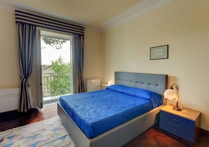 Double Room (Peonia) | Premium bedding, minibar, desk, blackout curtains