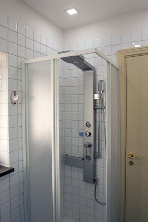Chambre Double (Peonia) | Salle de bain