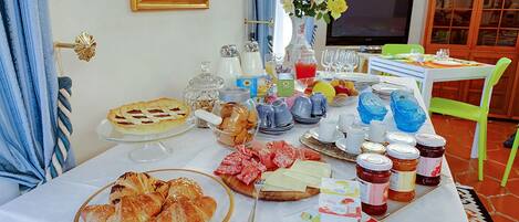 Ókeypis morgunverðarhlaðborð daglega