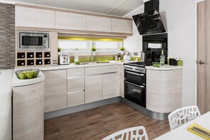 Deluxe Chalet, 2 Bedrooms, Hot Tub, Garden View | Private kitchen - Herons Lake Retreat (Mold)