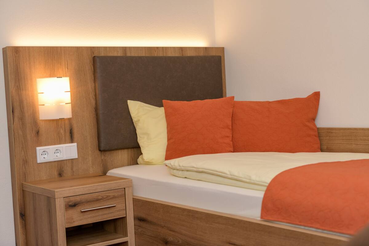 single room | 1 bedroom, desk, blackout curtains, free wifi