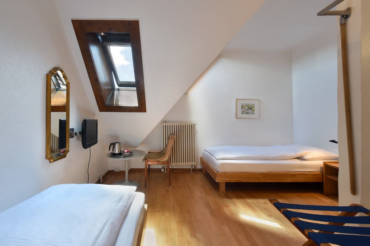 Economy Twin Room (External Private Bathroom) | 1 bedroom, blackout drapes, free cribs/infant beds, rollaway beds