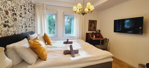 غرفة اقتصادية مزدوجة | ملاءات من القطن المصري وأغطية فراش متميزة وبديكورات فريدة لكل غرفة