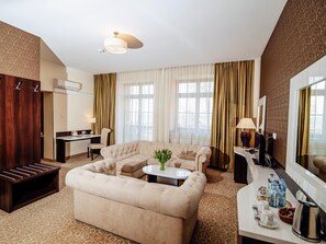 32-英寸纯平电视 （配备数码频道）、电视