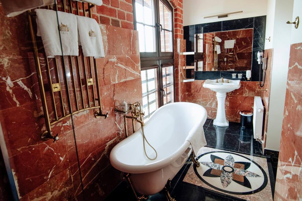 shower, free toiletries, hair dryer, slippers