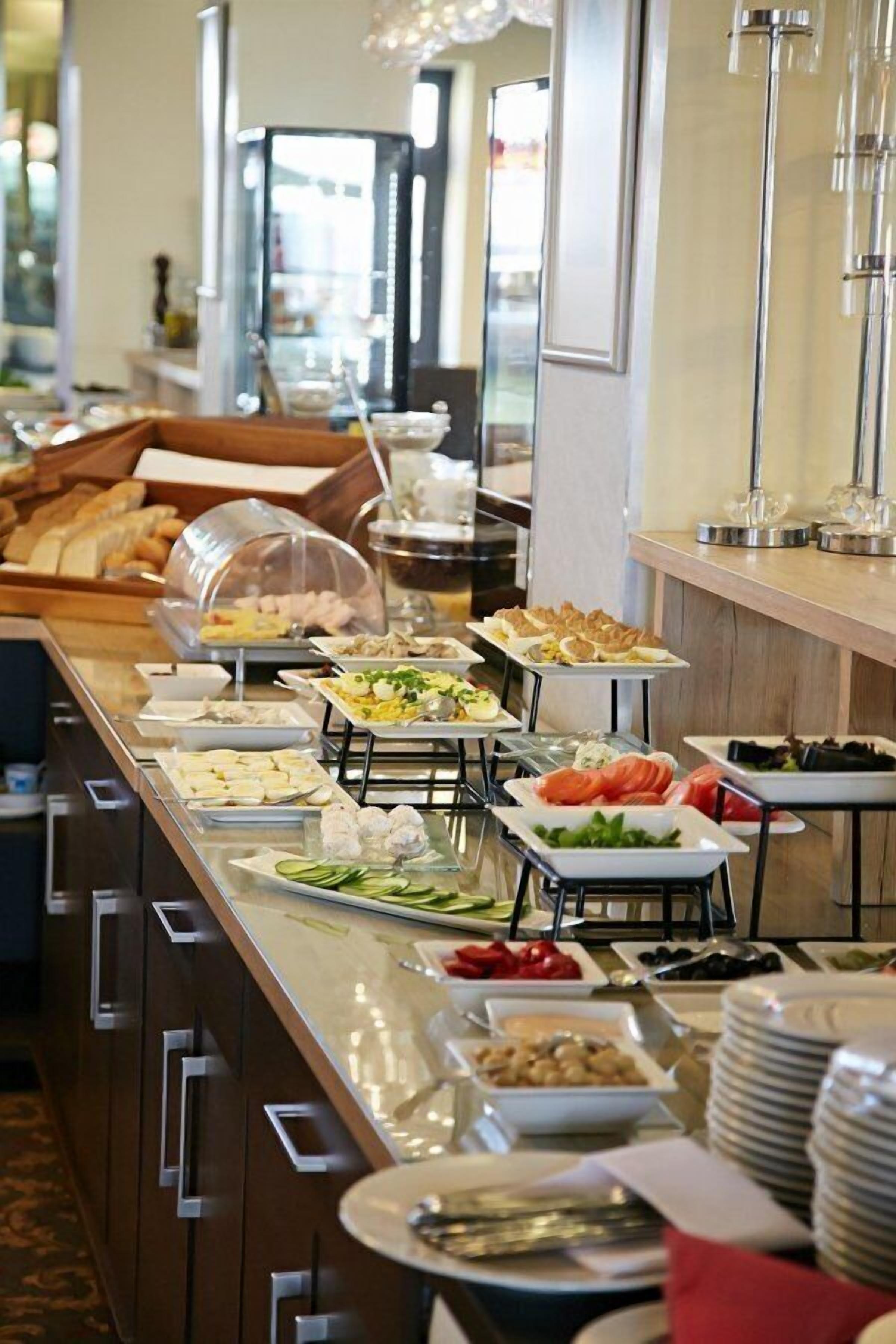 Daily buffet breakfast for a fee