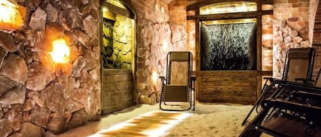 Een sauna, lichaamsbehandelingen, body scrubs, gezichtsbehandelingen