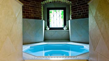 Articles de toilette gratuits, sĂšche-cheveux, peignoirs, chaussons