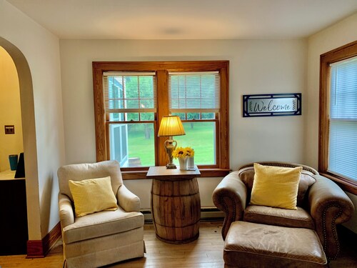 Kaunis historiallinen maalaistalo lepää 380 hehtaarin yksityisellä luonnonsuojelualueella!