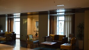 Lobby sitting area - City Nights  - 3B Villa City View (Dubai)