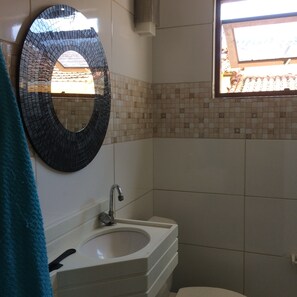 Apartment, Multiple Beds, Non Smoking | Bathroom