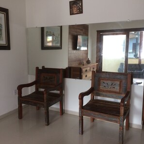 Apartment, Multiple Beds, Non Smoking | Living area