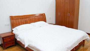 Quarto casal | Escrivaninha, cortinas blackout, Wi-Fi de cortesia, roupa de cama