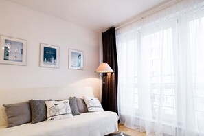 Comfort Apartment, City View | Hypo-allergenic bedding, individually decorated, individually furnished - Arkadia Chillout Apartment (Warsaw)