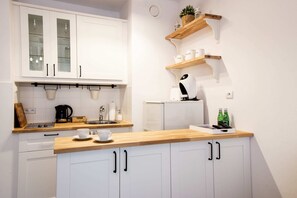 Comfort Apartment, City View | Private kitchen