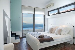 2 bedrooms, iron/ironing board, travel crib, free WiFi