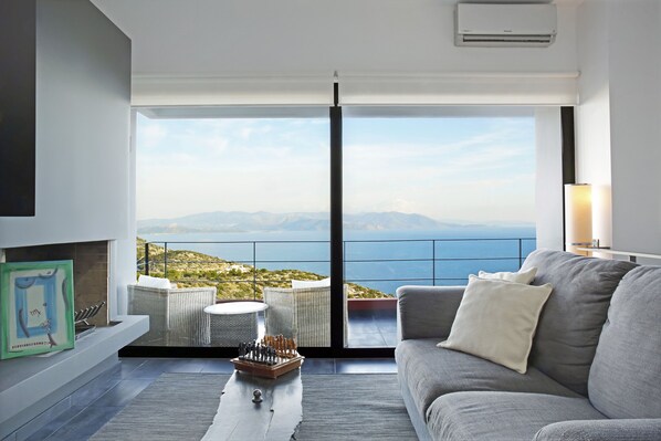 TV, fireplace, stereo