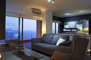 TV, fireplace, stereo